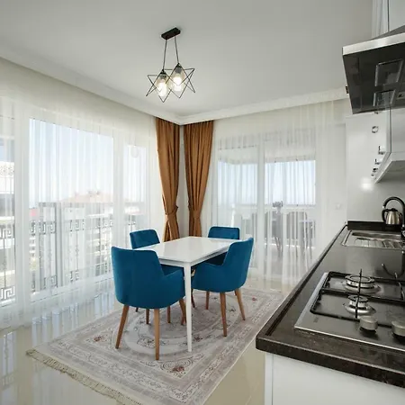 Golden Star Aparthotel 3*